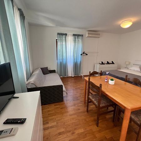 Apartments Antolkovic Ugljan Esterno foto