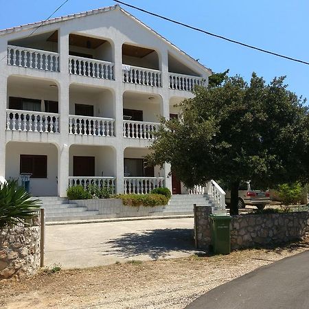 Apartments Antolkovic Ugljan Esterno foto