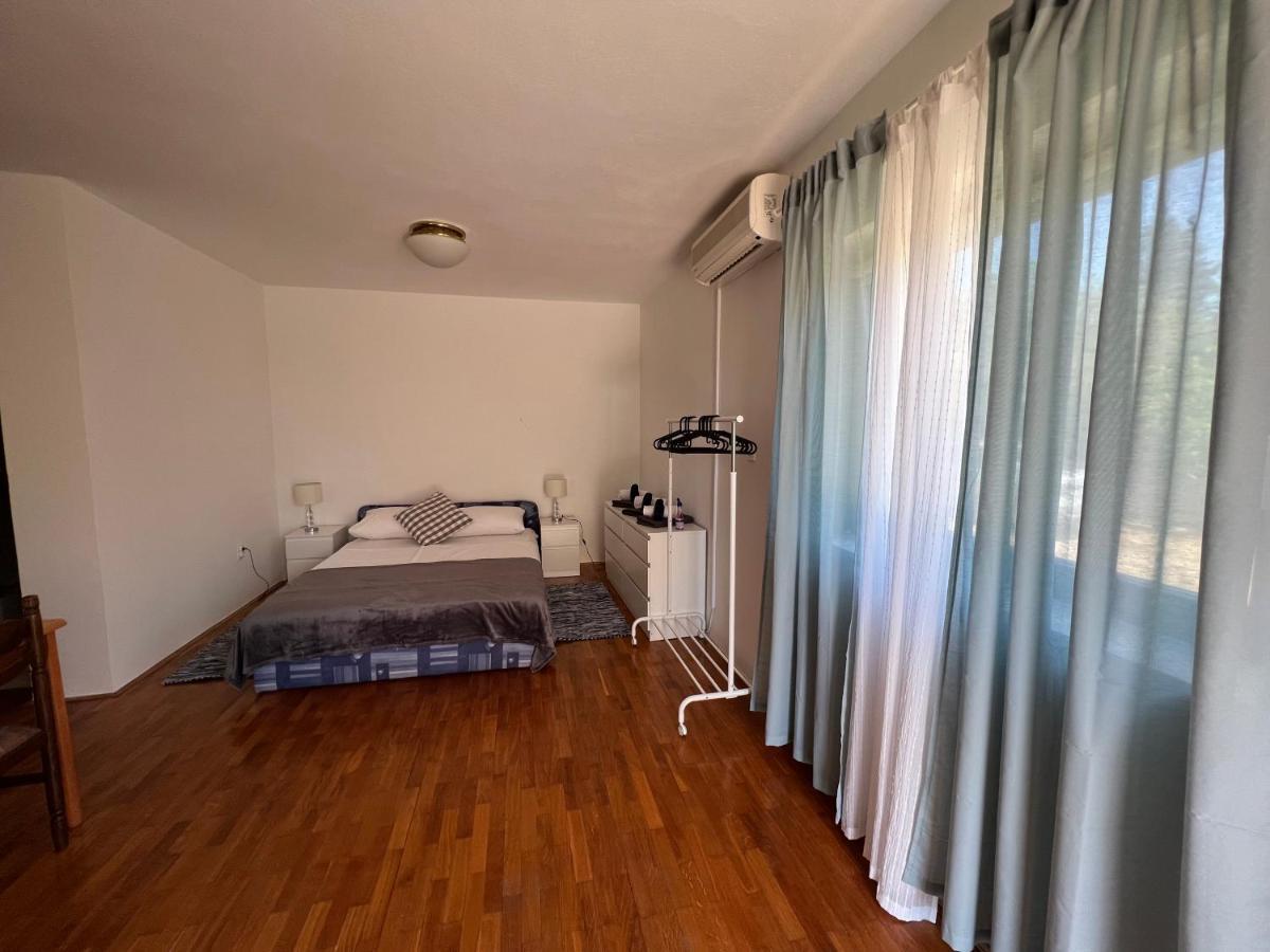 Apartments Antolkovic Ugljan Esterno foto