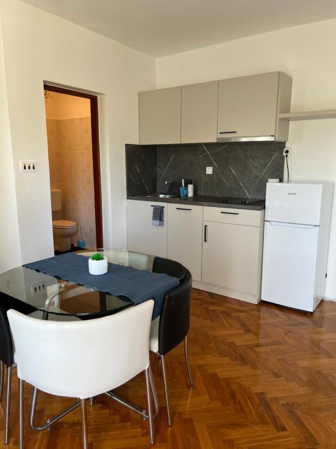 Apartments Antolkovic Ugljan Esterno foto