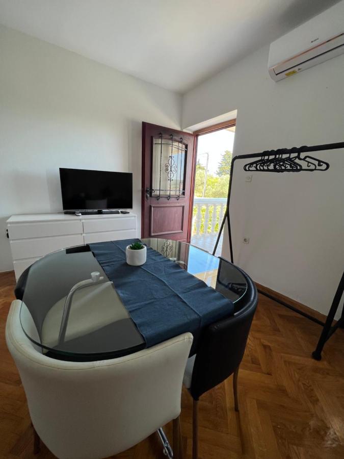 Apartments Antolkovic Ugljan Esterno foto