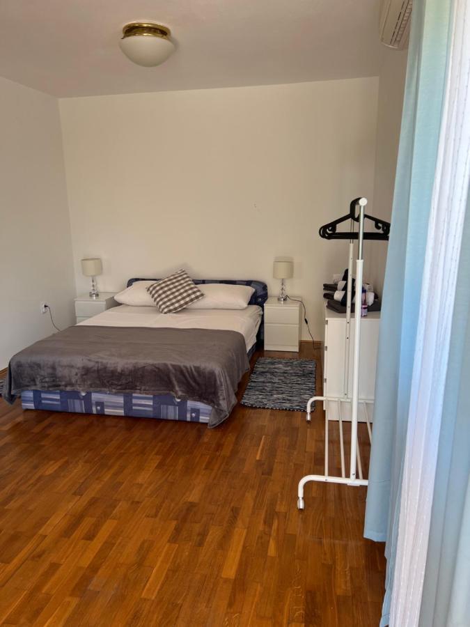 Apartments Antolkovic Ugljan Esterno foto