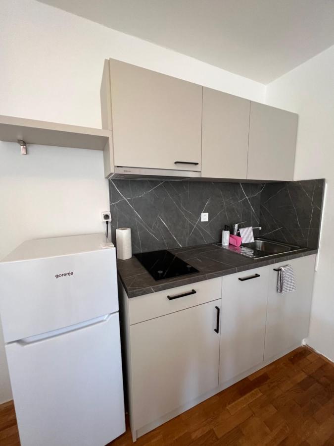 Apartments Antolkovic Ugljan Esterno foto