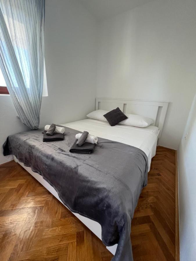 Apartments Antolkovic Ugljan Esterno foto