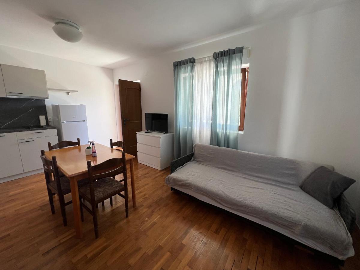 Apartments Antolkovic Ugljan Esterno foto