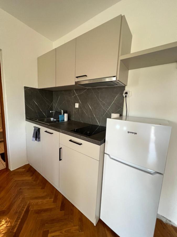 Apartments Antolkovic Ugljan Esterno foto