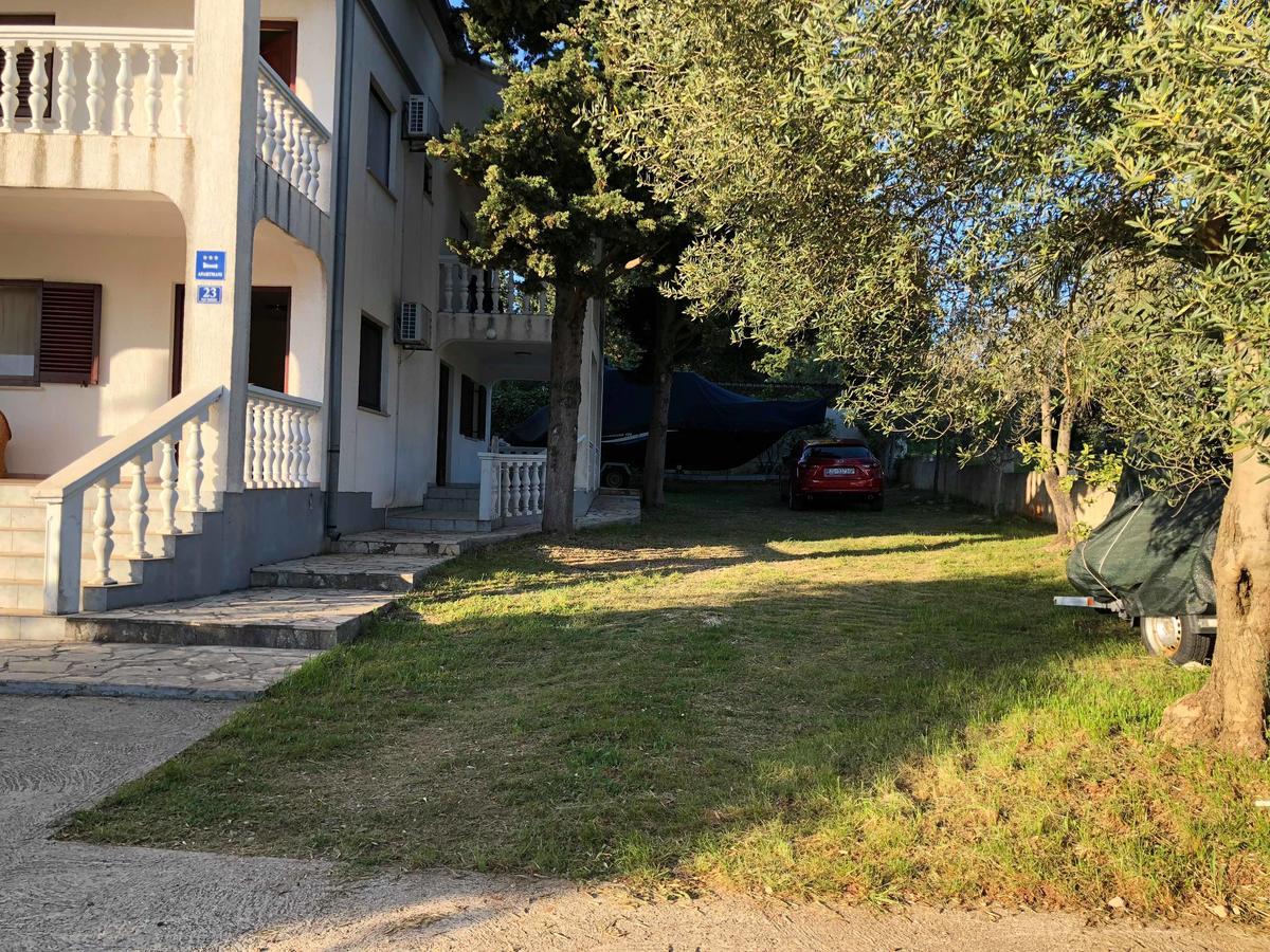 Apartments Antolkovic Ugljan Esterno foto