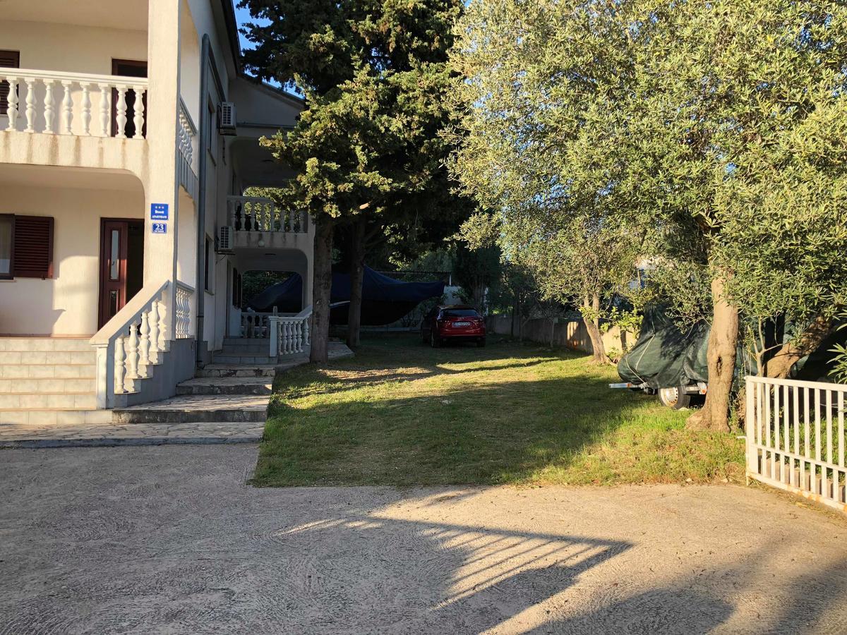 Apartments Antolkovic Ugljan Esterno foto